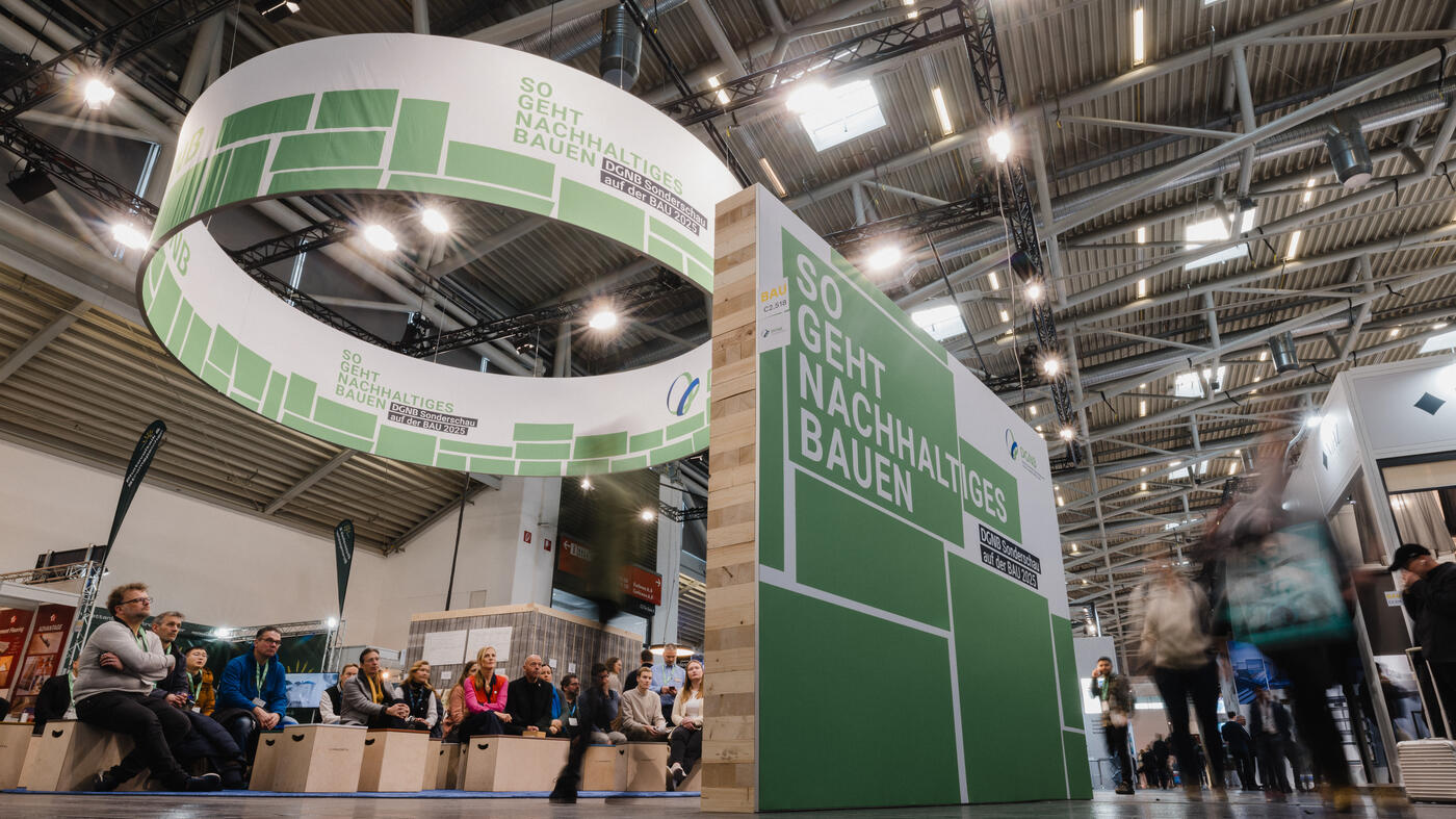 BAU25 Tag 1 DGNB Stand Closer