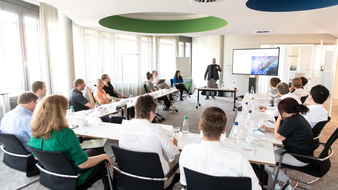 Akademie Gruppe bearbeitet